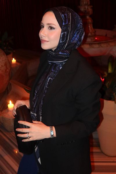 carell Feyza Hakyemez's Choice Deep Indigo Early Silk Shawl