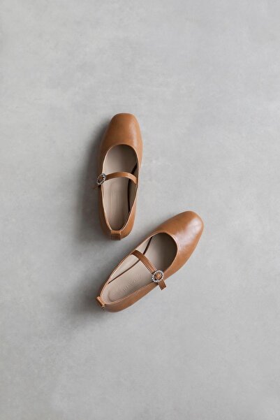 STRASWANS Women's Belt - Wrinkled Leather Detail Babet Camel