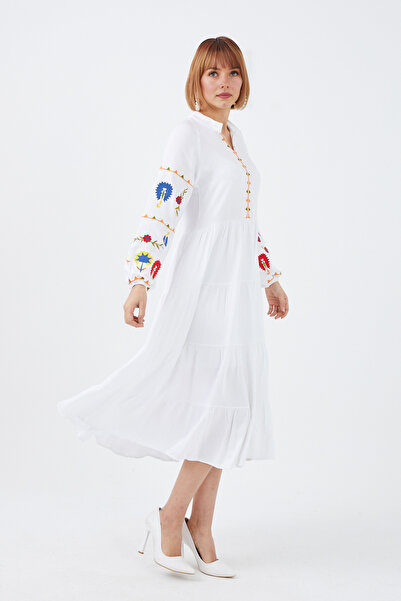 Genel Markalar Çiçek Nakışlı Elbise