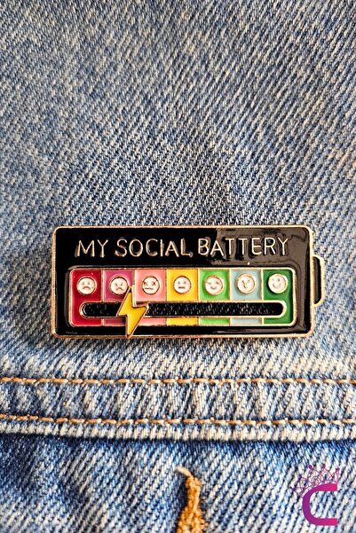 Cinderella My Social Battery Hareketli Rozet Pin Broş Siyah - Arkadaşa Hediye...