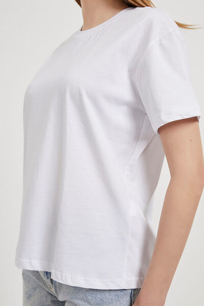 Arma Life Γυναικείο κοντομάνικο λευκό μπλουζάκι με λεπτομέρεια βασικής ραφής στον ώμο