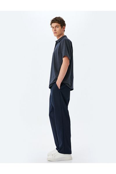 Koton Kurzärmliges, regulär geschnittenes, gestreiftes T-Shirt mit Polokragen aus Baumwollmischung mit Herzmuster