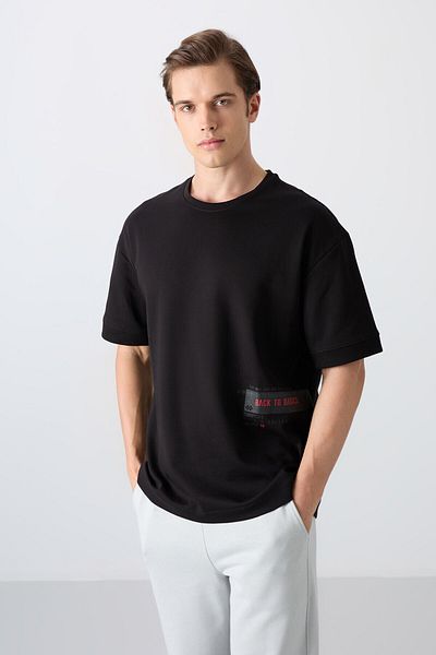 TOMMY LIFE Μαύρο βαμβακερό ανδρικό μπλουζάκι με χοντρή μαλακή υφή Oversize Fit Printed - 88322