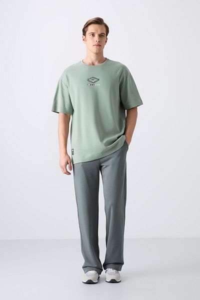 TOMMY LIFE Ανοιχτό πράσινο βαμβακερό παχύ ανδρικό μπλουζάκι με μαλακή υφή με στάμπα σε μεγάλο μέγεθος - 88325
