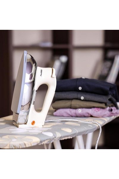 Geepas 1000W Heavy Weight Electric Dry Iron, Golden Ceramic Soleplate, With Adjustable Temperature-GDI2752N