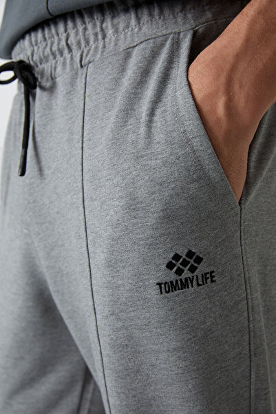 TOMMY LIFE Gri Melanj Pamuklu Yumuşak Dokulu Comfort Fit Nakışlı Erkek Jogger - 82123
