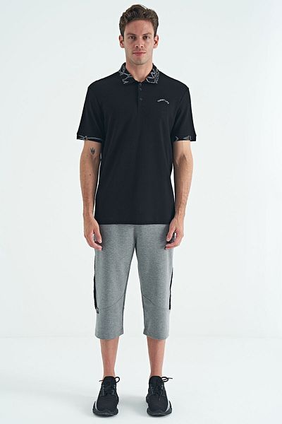 TOMMY LIFE Ανδρικό μπλουζάκι με κέντημα σε μαύρο κείμενο με λεπτομέρεια Standard Fit Polo Neck - 88239