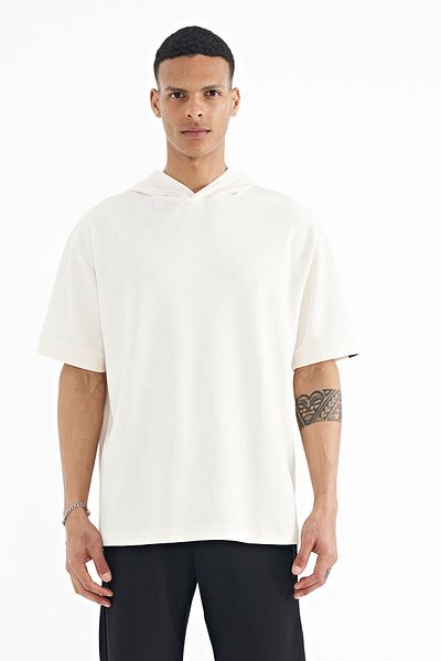 TOMMY LIFE Ecru Hooded Oversize Men's T-shirt with Sleeve Label Detail - 88179