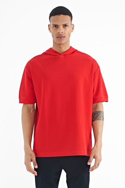TOMMY LIFE Red Hooded Oversize Men's T-shirt with Sleeve Label Detail - 88179