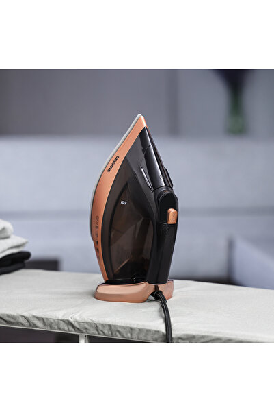 Geepas مكواة بخار مع قاعدة مطلية بالسيراميك، وحماية من الحرارة الزائدة، وإخرا...