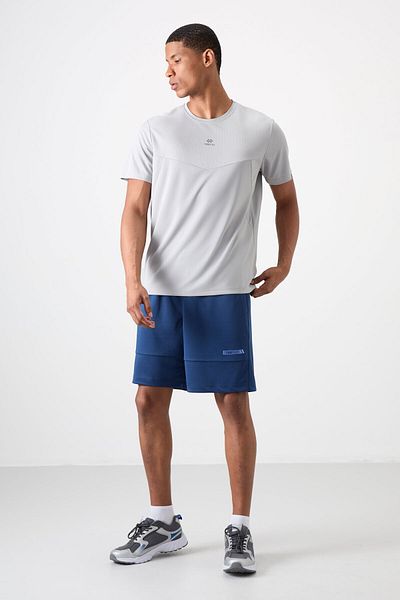 TOMMY LIFE Γκρι αναπνεύσιμο μπλουζάκι με λεπτή εύκαμπτη τυπική εφαρμογή ανδρικής απόδοσης - 88391