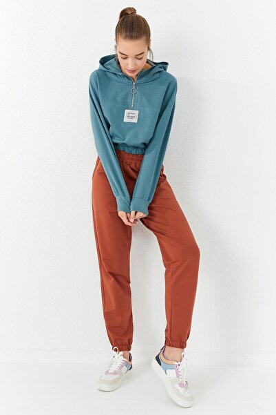 TOMMY LIFE Γυναικείο φούτερ με πράσινη μέση με κουκούλα με μισό φερμουάρ - 97155