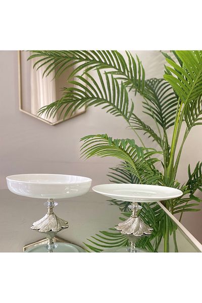 Sillage Home عرض مكون من قطعتين مع أقدام من البورسلين، وطبق تقديم ووعاء سلطة، ومقبلات، وأطباق، وكعك، ومجموعة تقديم الجبن