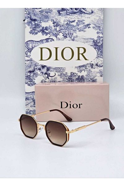 Dior Dior sunglasses with a luxurious and elegant design with accessories