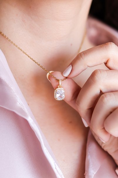 ATALYA ACCESSORY Baget Kesim Etrafı Zirkon Taş Detaylı Çelik Kadın Kolye- Şık...