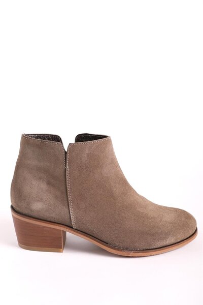 Hayati Arman أحذية نسائية كلاسيكية قصيرة من جلد الغزال المنك