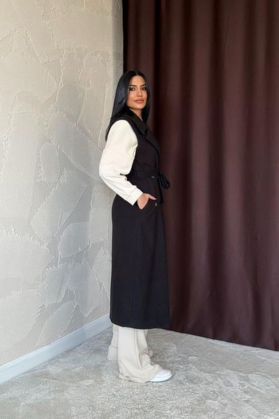 MODAVERA Black Sleeveless Stamped Coat