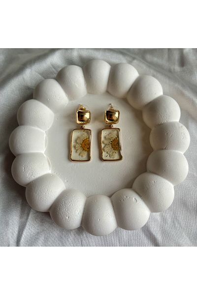 Bijou Luz Dry Daisy Flower Plate Earrings