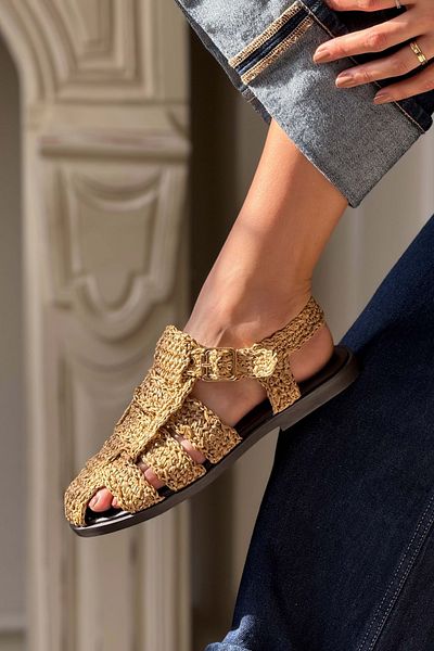 NİŞANTAŞI SHOES Ramona Tan Wicker Mesh Back Belt Detail Flache Sohle Damen Sandalen