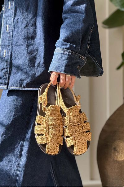NİŞANTAŞI SHOES Ramona Beige Strohgeflecht-Rückengürtel-Detail-Damensandalen mit flacher Sohle