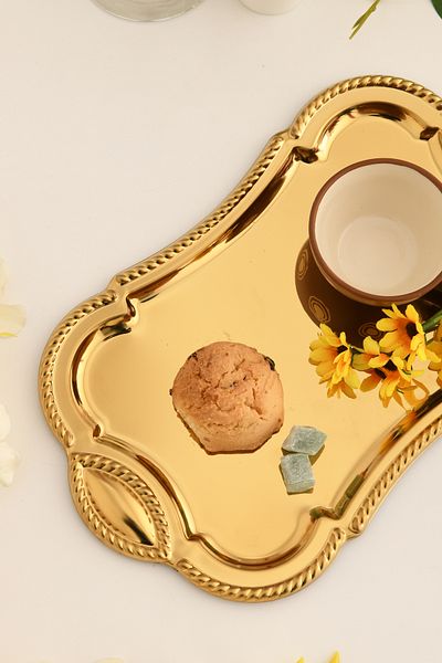 AKSESUAR EVRENİ Liven Stainless Rectangular Auger Pattern Presentation Tray Gold 1 Piece