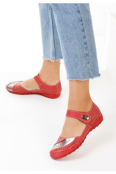 B T Shoes Women's Pozza red ballet flats