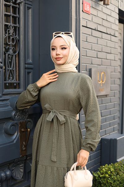 modessia ΓΥΝΑΙΚΕΙΟ Χακί ίσιο πολυστρωματικό φόρεμα με ζώνη μακρύ σαρόντα ύφασμα gd0304