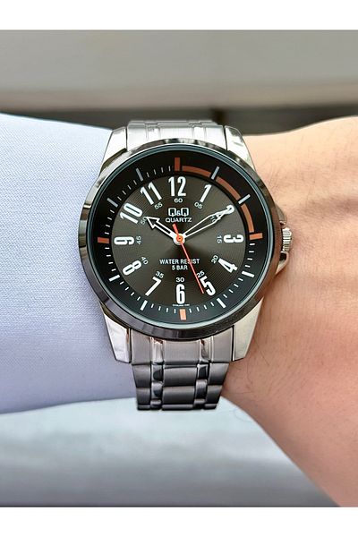 Q&Q Men's Metal Band Wristwatch