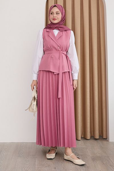 InStyle طقم وردي بياقة مزدوجة الصدر مع تنورة مطوية