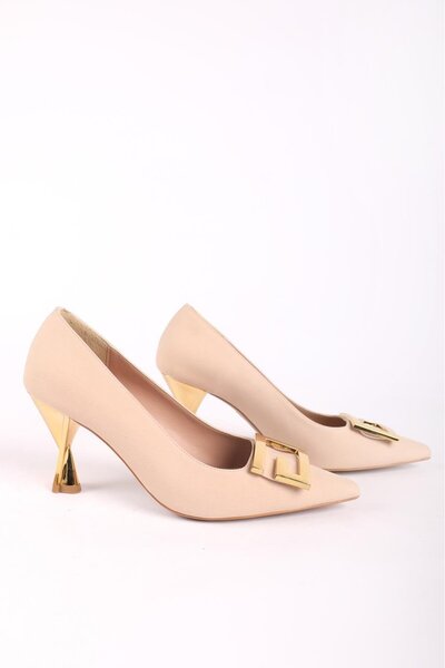 Hayati Arman حذاء نسائي بكعب وإبزيم مفصل باللون البيج الساتان