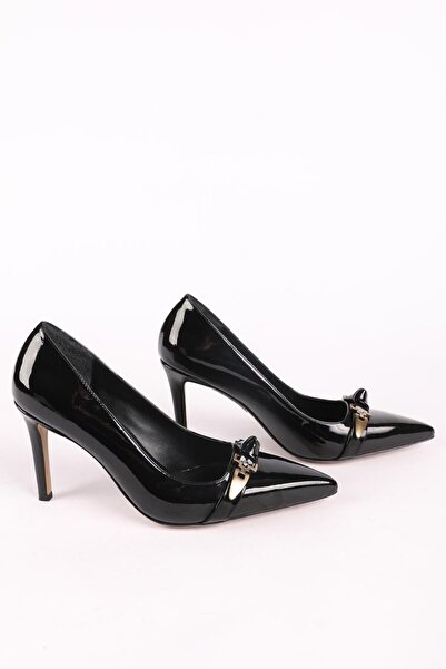 Hayati Arman حذاء نسائي بكعب وإبزيم مفصل جلد أسود لامع