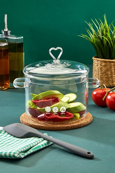 Tilbe Home 1900 ml Borosilicate Clear Pot with Handle - Heart Figured, Heat Resistant Stovetop