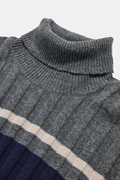 W Collection Gray Turtleneck Long Sleeve Sweater