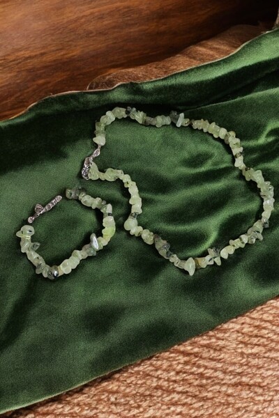 MakeWell Stoned Inlaid Necklace and Bracelet Set