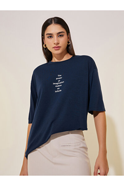 Styli تي شيرت كبير الحجم بأكمام قصيرة وطبعة شعار