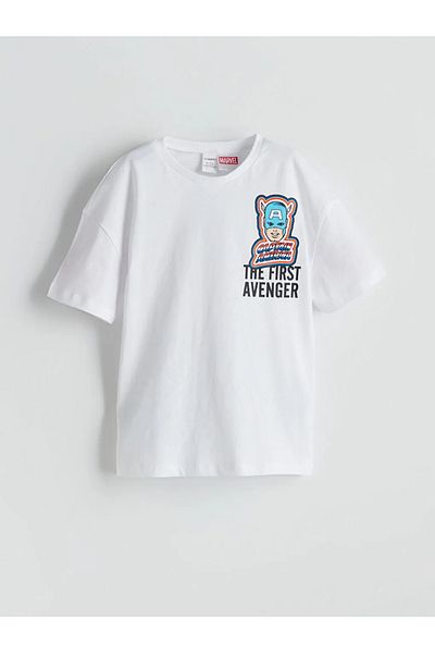 LC Waikiki LCW Kids Biała koszulka dla chłopców z nadrukiem Kapitan Ameryka
