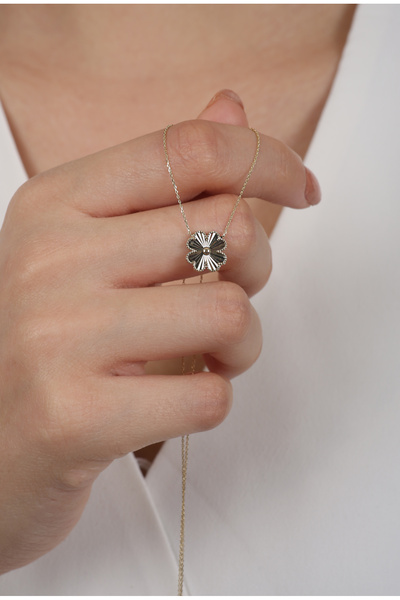 DİAMİNE PIRLANTA 14 Ayar Altın Kalemli Yonca Kolye