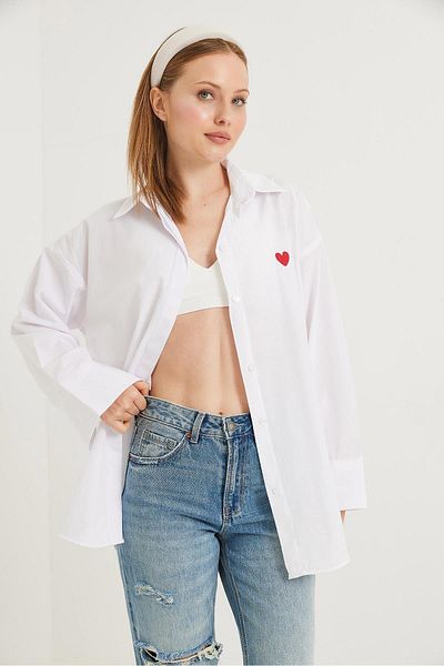 CALİENTE Cămașă de bază oversize brodata inimă albă