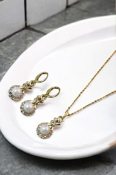 EUROMODA Pearl Design Necklace Earring Suit Set
