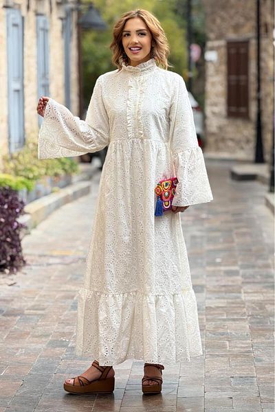 Nevin Kaya Moda Κρεμ φόρεμα Duchess Ruffle γιακά με στραγάλια