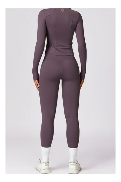 KAWN YOGA Fitted Light Sweatshirt.