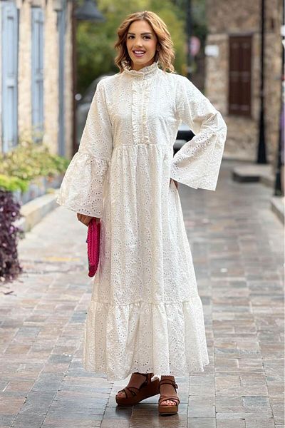 Nevin Kaya Moda Κρεμ φόρεμα Duchess Ruffle γιακά με στραγάλια
