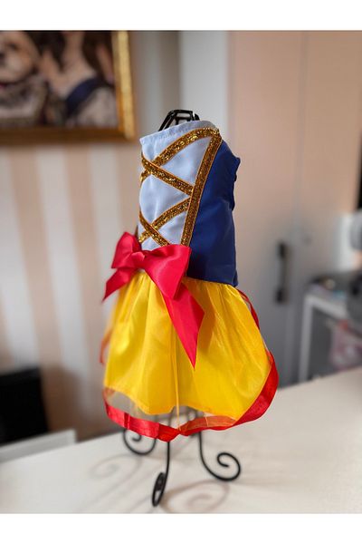 For a Fur Snow White Costume for Cat and Dogs