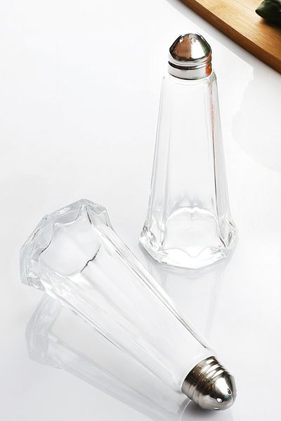 Porselen Diyarı Glass 2-Piece Metal Stainless Lid Glass Star Salt Shaker Spice Rack