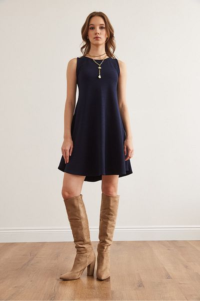 Olalook Marineblaues, ausgestelltes Strickkleid aus Crêpe mit Rundhalsausschnitt für Damen ELB- 19002347