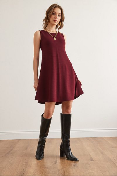 Olalook Burgunderrotes, ausgestelltes Strickkleid aus Crêpe mit Rundhalsausschnitt für Damen ELB- 19002347