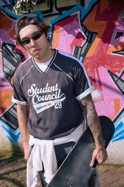 Trendyol Collection Βαμβακερό μπλουζάκι Anthracite College με φαρδιά κοπή - TMNSS25TS00096