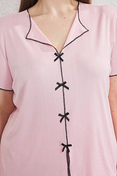 Trendyol Curve Σετ πιτζάμες με ροζ κορδέλα V λαιμόκοψης TBBSS25AI00116