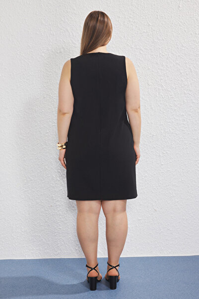 Trendyol Curve Black Sleeveless Crew Neck Mini Shift Woven Plus Size Dress Tbbss25Ah00212