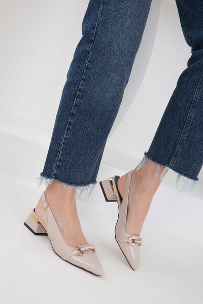 SOHO Béžové lakované dámské klasické boty na podpatku 20423